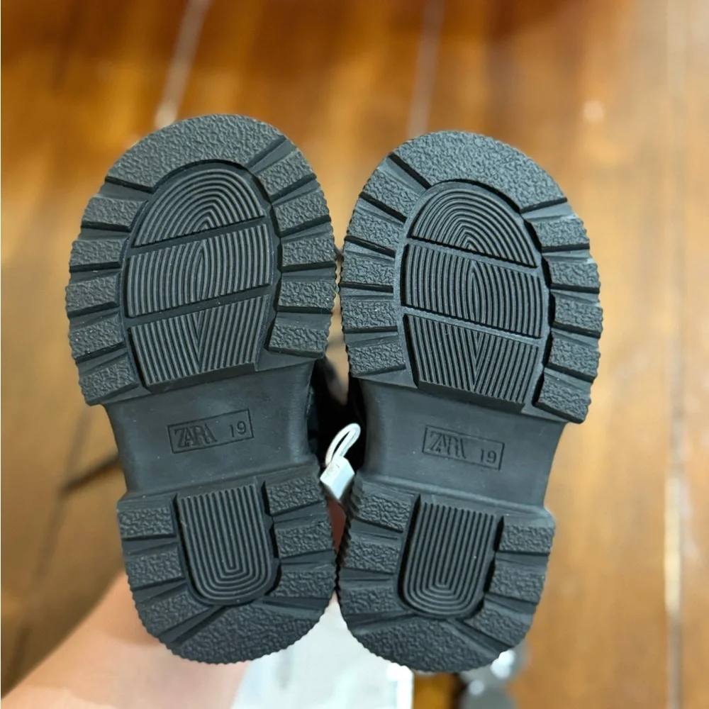 Disney Kids Black Mickey Boots - Picture 5 of 8